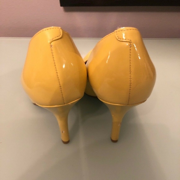 Marc Fisher Yellow Pumps Size 9M - Picture 5 of 7